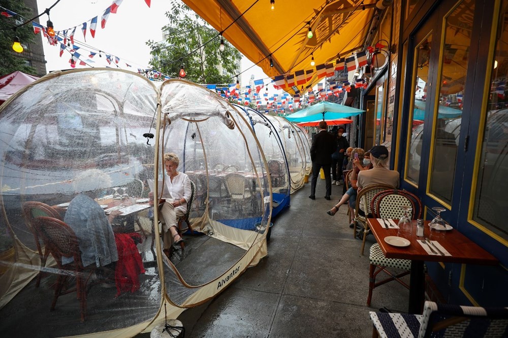 Restoranlarda yeni trend sosyal mesafe balonları