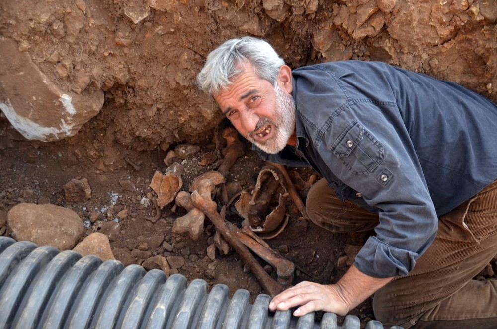 Atık su kanalı kazısında insan kemiği ve mühimmat çıktı