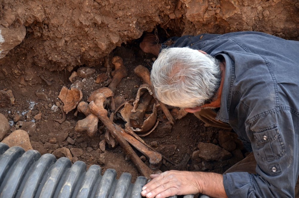 Atık su kanalı kazısında insan kemiği ve mühimmat çıktı