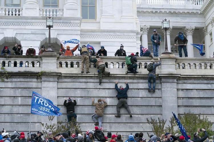 Trump'a bir darbede en yakınından geldi!