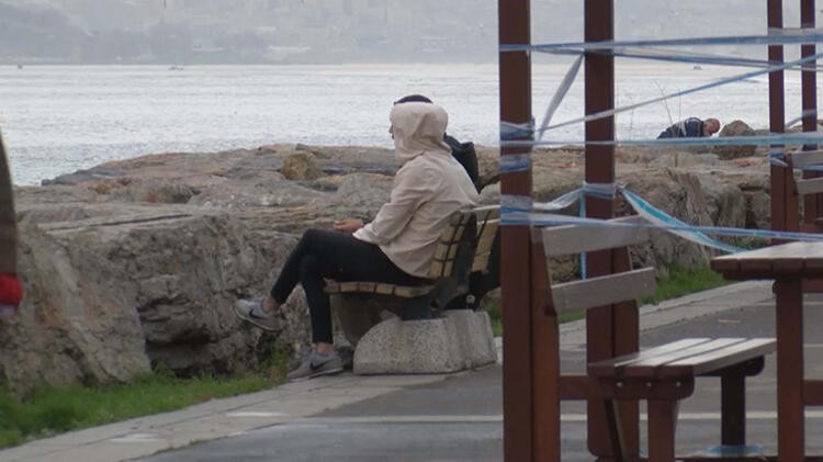 Kadıköy sahilinde tartışma yaratan çardaklar