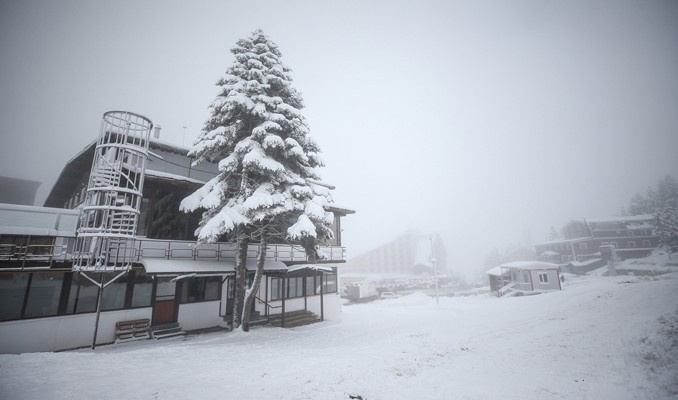 Uludağ'a beklenen kar yağdı