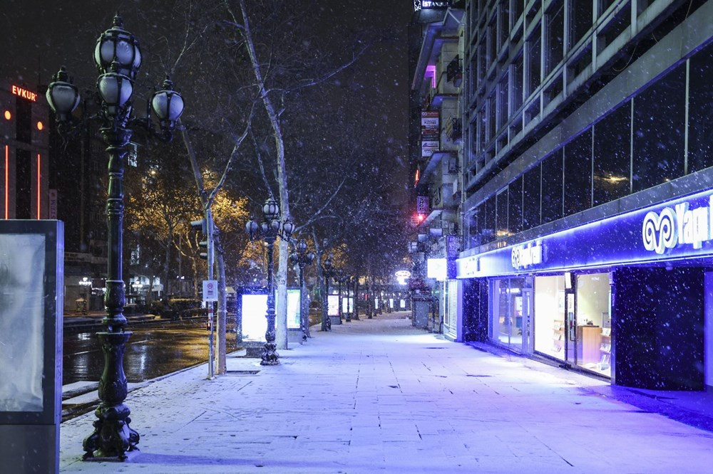 Ankara'da kar şiddetini gece artırdı