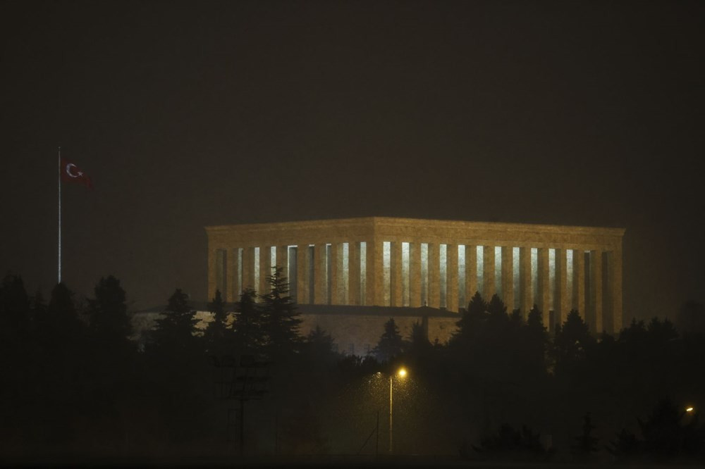 Ankara'da kar şiddetini gece artırdı