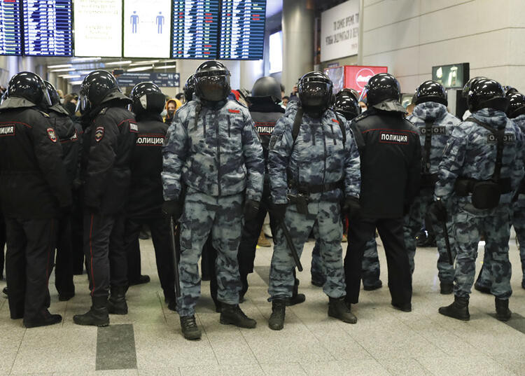 Navalnıy'ın gözaltına alınmasına dünyanın her yerinden tepki yağıyor