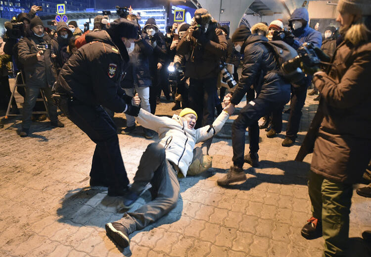 Navalnıy'ın gözaltına alınmasına dünyanın her yerinden tepki yağıyor