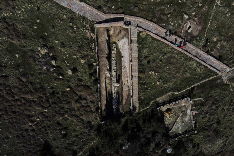 Midilli'de ortaya çıkarıldı! Uzunluğu 19 metre...