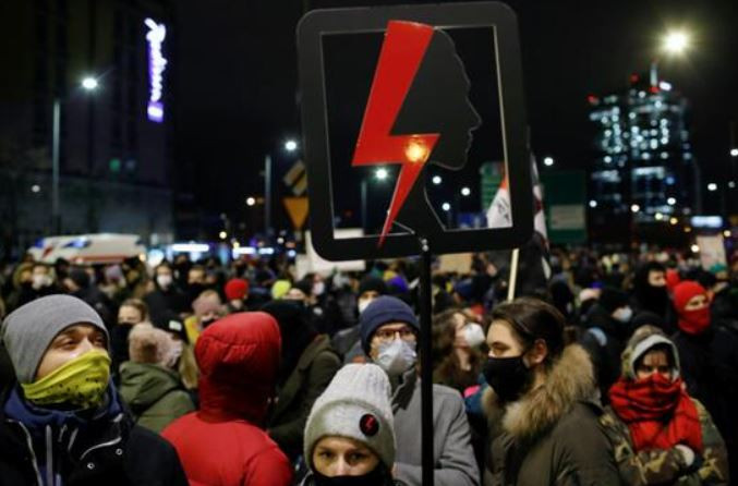 Polonya'da kürtaj yasağı protestoları sürüyor