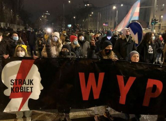 Polonya'da kürtaj yasağı protestoları sürüyor