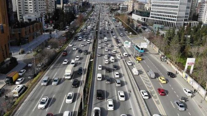 Haftasonu kısıtlama öncesi trafik erken başladı