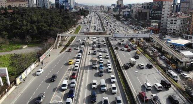 Haftasonu kısıtlama öncesi trafik erken başladı