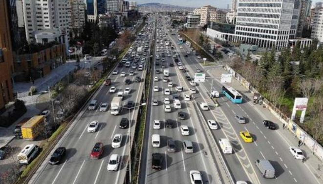 Haftasonu kısıtlama öncesi trafik erken başladı