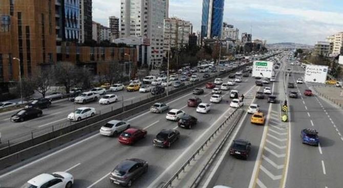 Haftasonu kısıtlama öncesi trafik erken başladı