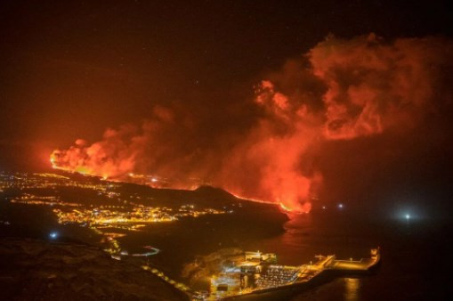 La Palma'da yanardağ nedeniyle evlerini kaybeden halk psikolojik yıkım yaşıyor