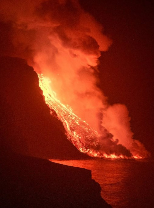 La Palma'da yanardağ nedeniyle evlerini kaybeden halk psikolojik yıkım yaşıyor