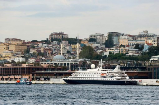 Galataport İstanbul'a ilk gemi yanaştı