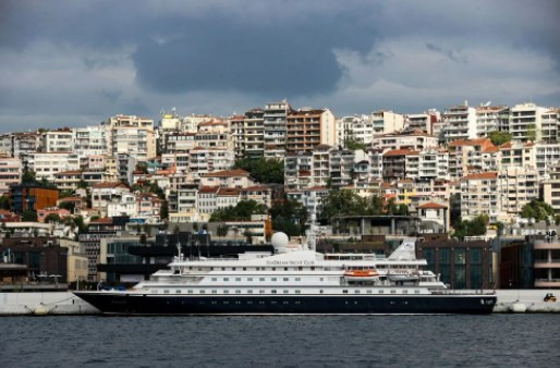 Galataport İstanbul'a ilk gemi yanaştı