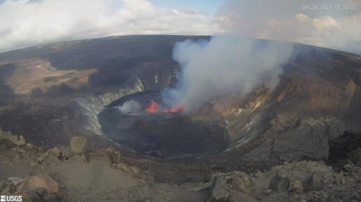 Hawaii'de Kilauea yanardağı patladı, parkta lav fıskiyesi oluştu