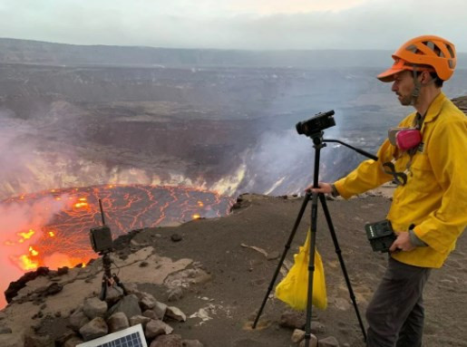 Hawaii'de Kilauea yanardağı patladı, parkta lav fıskiyesi oluştu