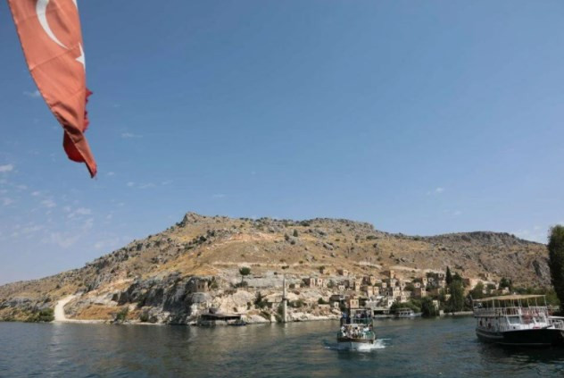 150 metre yüksekteki cam teras ziyaretçilere açıldı