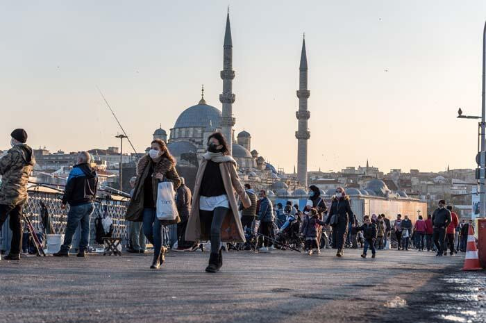 Organize işler: Aşı karşıtlarını kimler destekliyor?