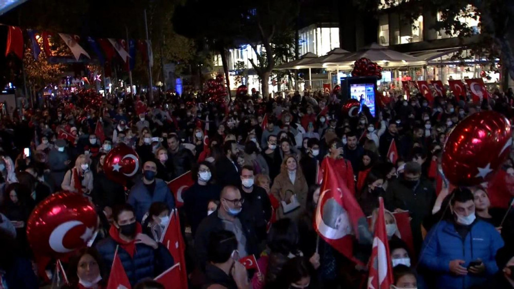 29 Ekim kutlamaları gece boyu sürdü