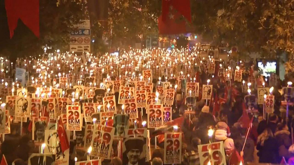 29 Ekim kutlamaları gece boyu sürdü