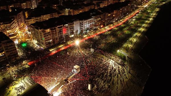 29 Ekim kutlamaları gece boyu sürdü