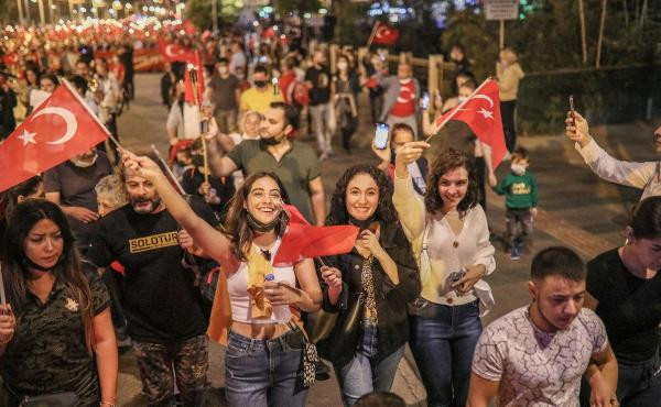 29 Ekim kutlamaları gece boyu sürdü