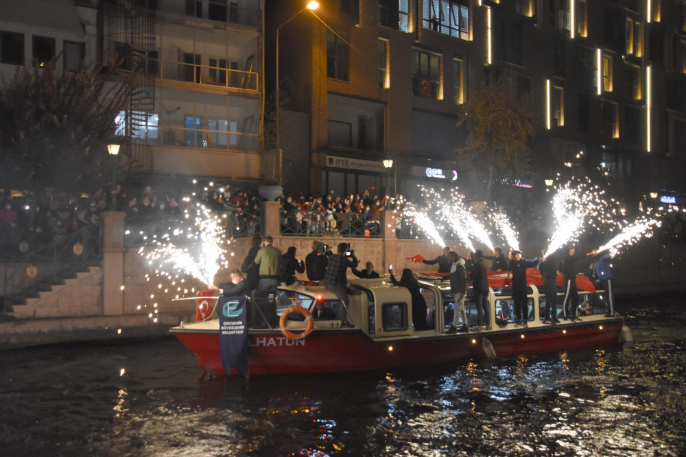 29 Ekim kutlamaları gece boyu sürdü