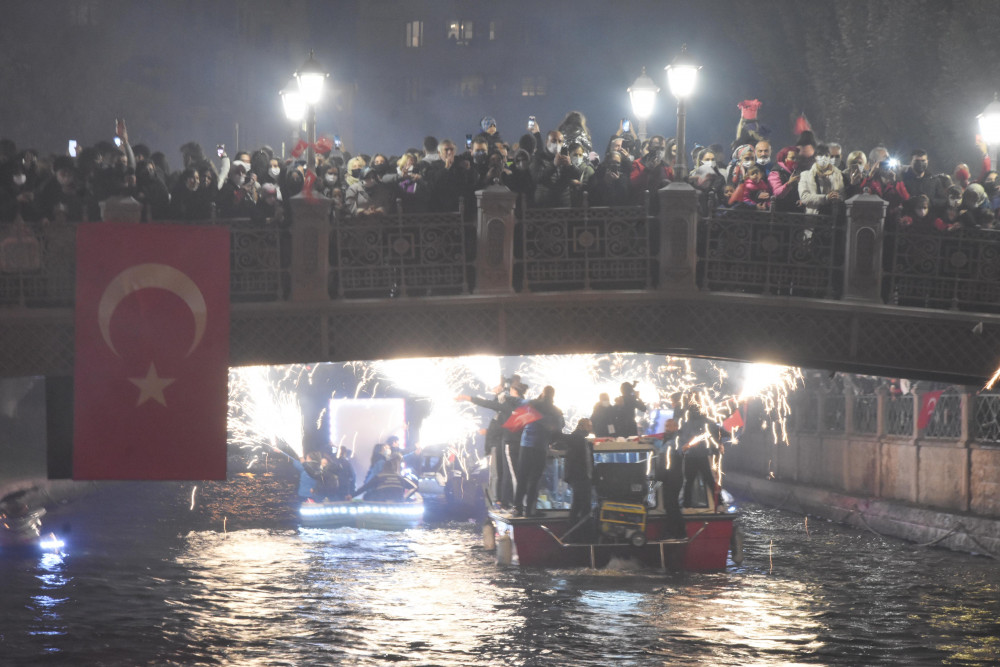 29 Ekim kutlamaları gece boyu sürdü