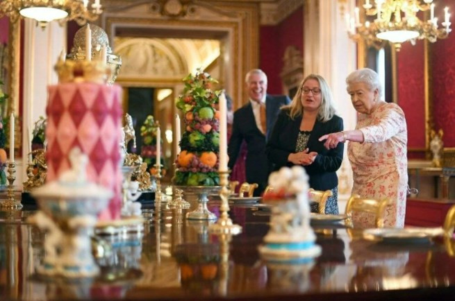 Kraliçe Elizabeth yeni çalışanlar arıyor