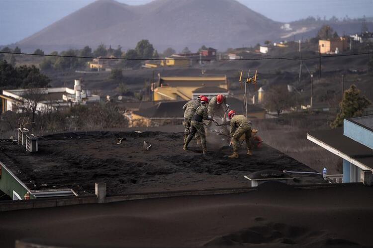 La Palma Adası tamamen külle kaplandı