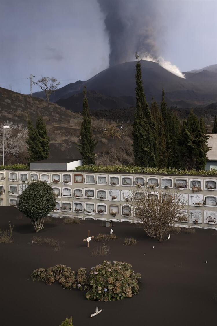 La Palma Adası tamamen külle kaplandı