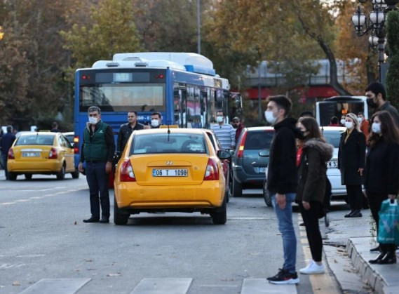 Saat 9'u 5 geçe hayat 1 dakika durdu