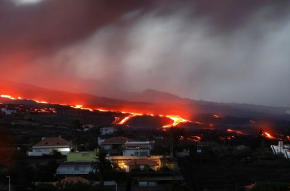 Cumbre Vieja'dan çıkan lavlar 2 bin 600'ü aşkın binayı yaktı