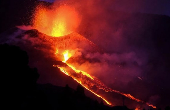 Cumbre Vieja'dan çıkan lavlar 2 bin 600'ü aşkın binayı yaktı