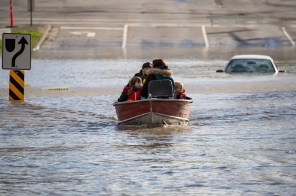 Kanada’da yüzyılın hava felaketi: Yollar kapandı, binlerce kişi tahliye edildi