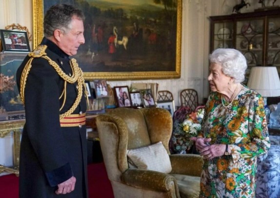 Kraliçe Elizabeth günler sonra ilk kez