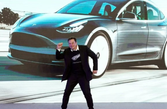 Elon Musk'ın serveti 335 milyar dolara ulaştı: Buffett'ı üçe katladı