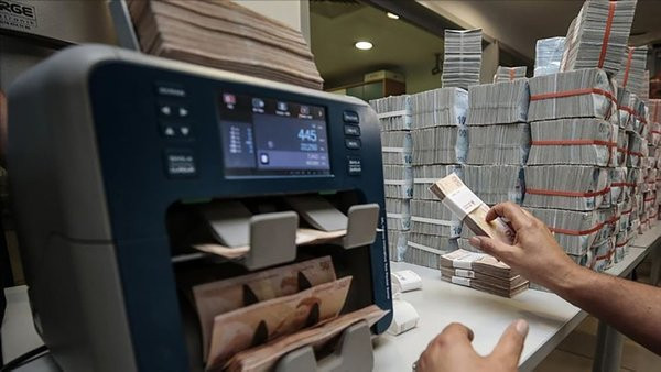 Milyonların beklediği düzenleme: Emekliye seyyanen zam masada!