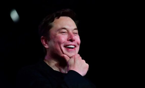 Musk: Tweet'lerimi tuvalette atıyorum