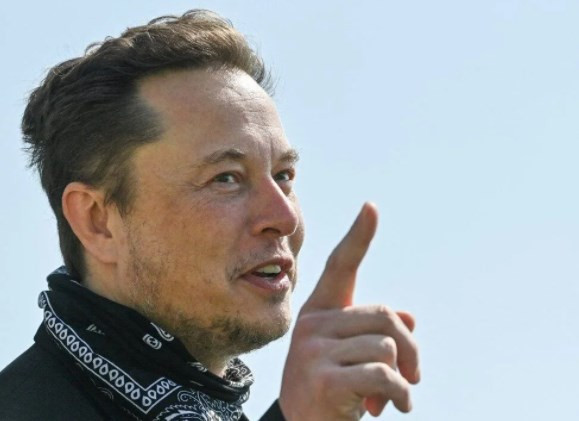 Musk: Tweet'lerimi tuvalette atıyorum