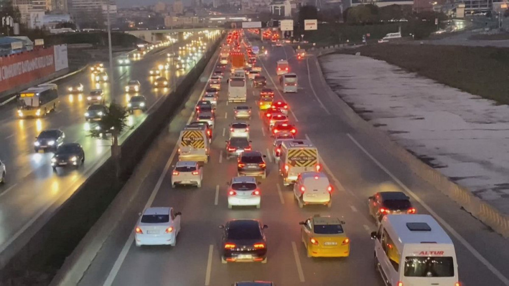 İstanbullunun çilesi trafikte servis faktörü!