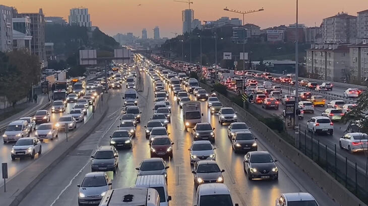 İstanbullunun çilesi trafikte servis faktörü!