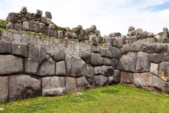 Vücudu bağlanarak gömülen bin 200 yıllık esrarengiz bir mumya bulundu