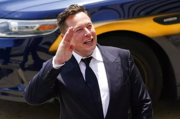 Elon Musk'tan milyonlarca takipçisine Tesla sorusu: Satmalı mıyım?