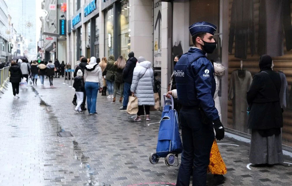 Omikron Avrupa’yı sardı! Hangi ülke ne tedbir aldı?