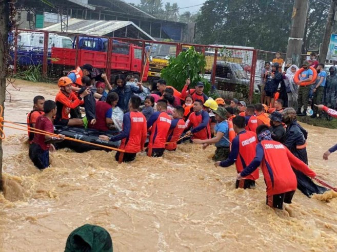 Rai Tayfunu'nun vurduğu Filipinler'den kareler