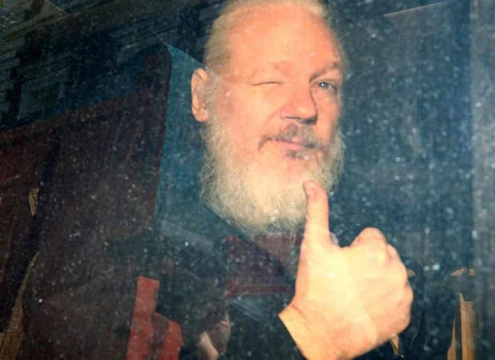 ABD, Assange'ı izlediğini kabul etmek istemiyor